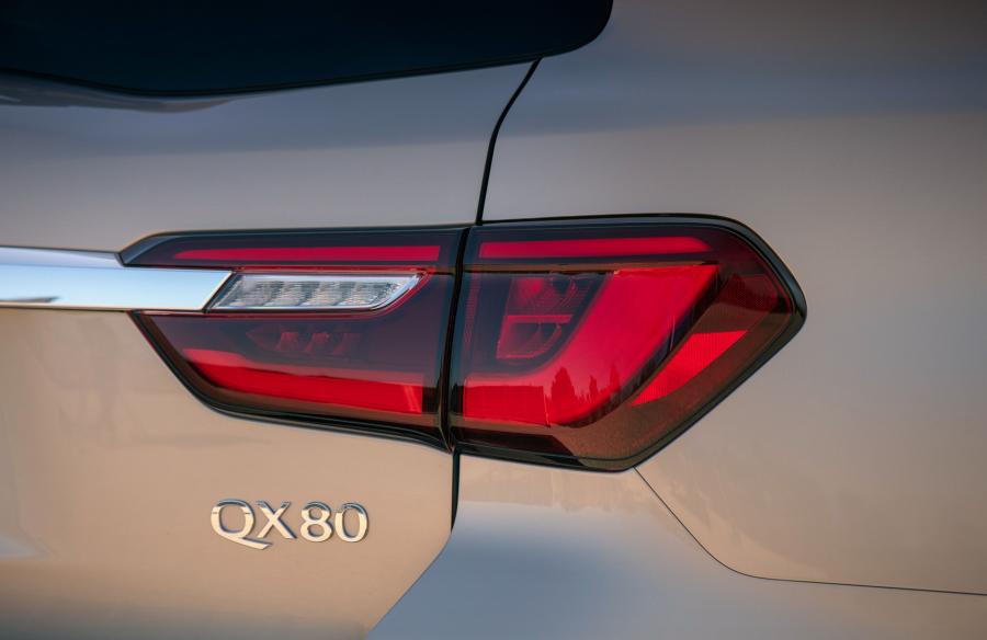Детали экстерьера Infiniti QX80 5.6 2018 года  (фото 29 из 117)